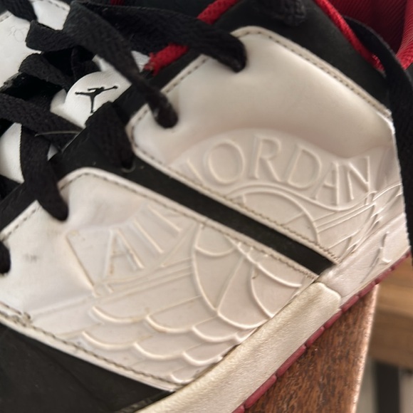 Low varsity vintage Jordan’s - Picture 2 of 7